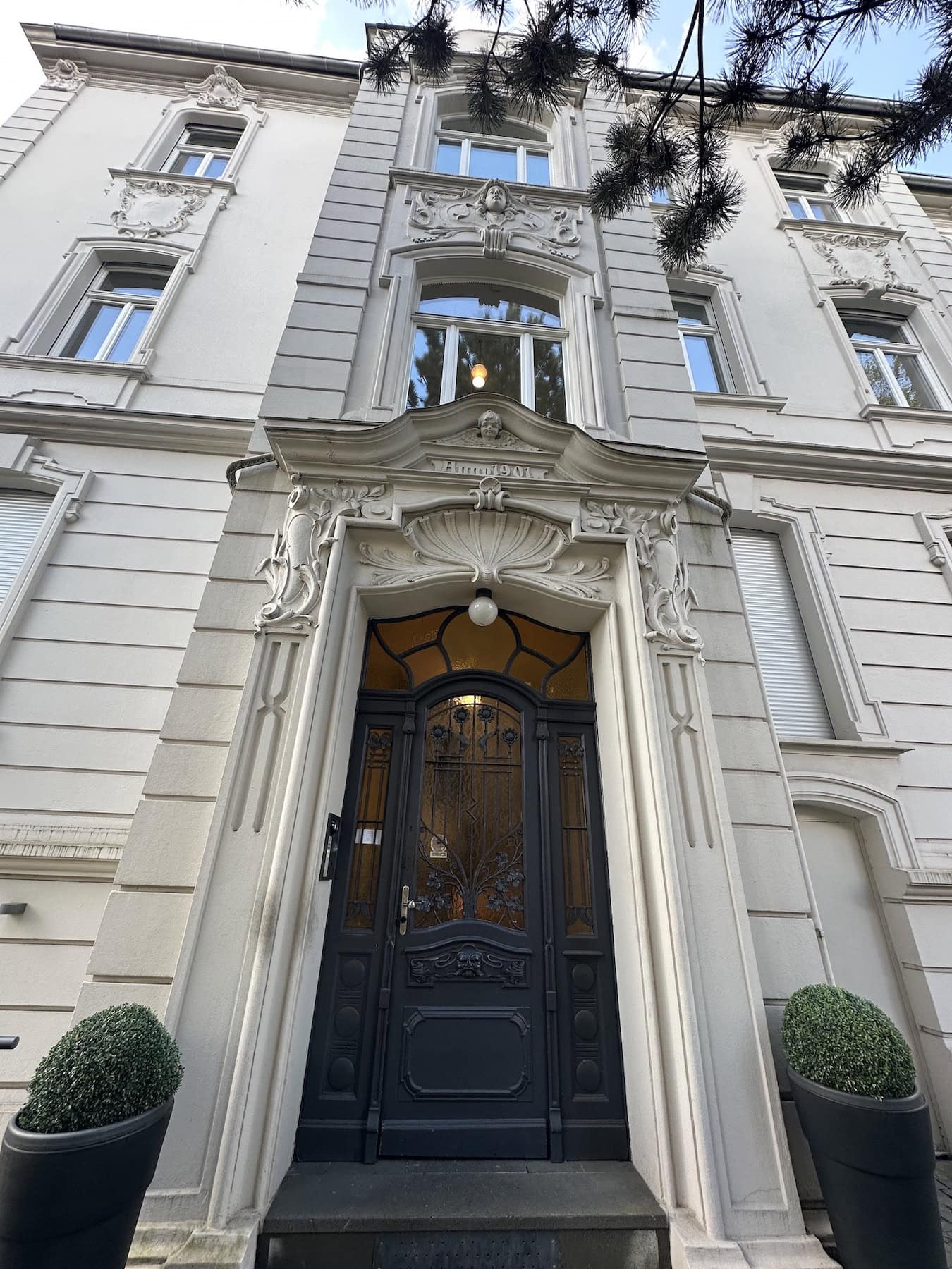 Frontansicht auf das Gebäude in der Biebricher Allee