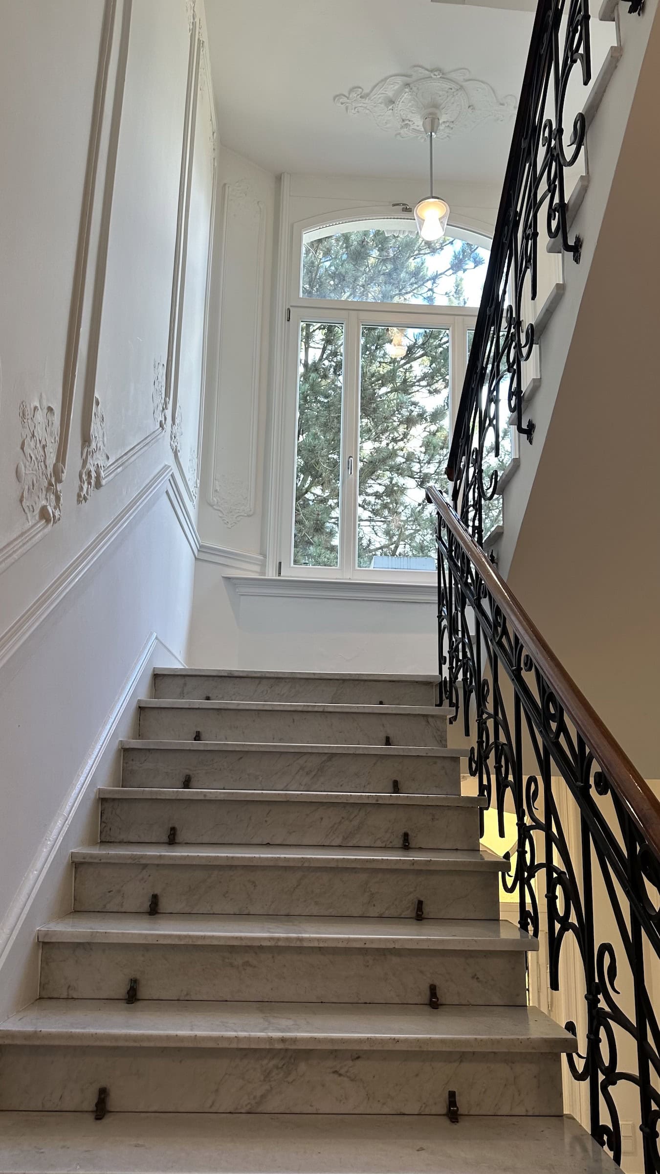 Treppenhaus des Gebäudes in der Biebricher Allee